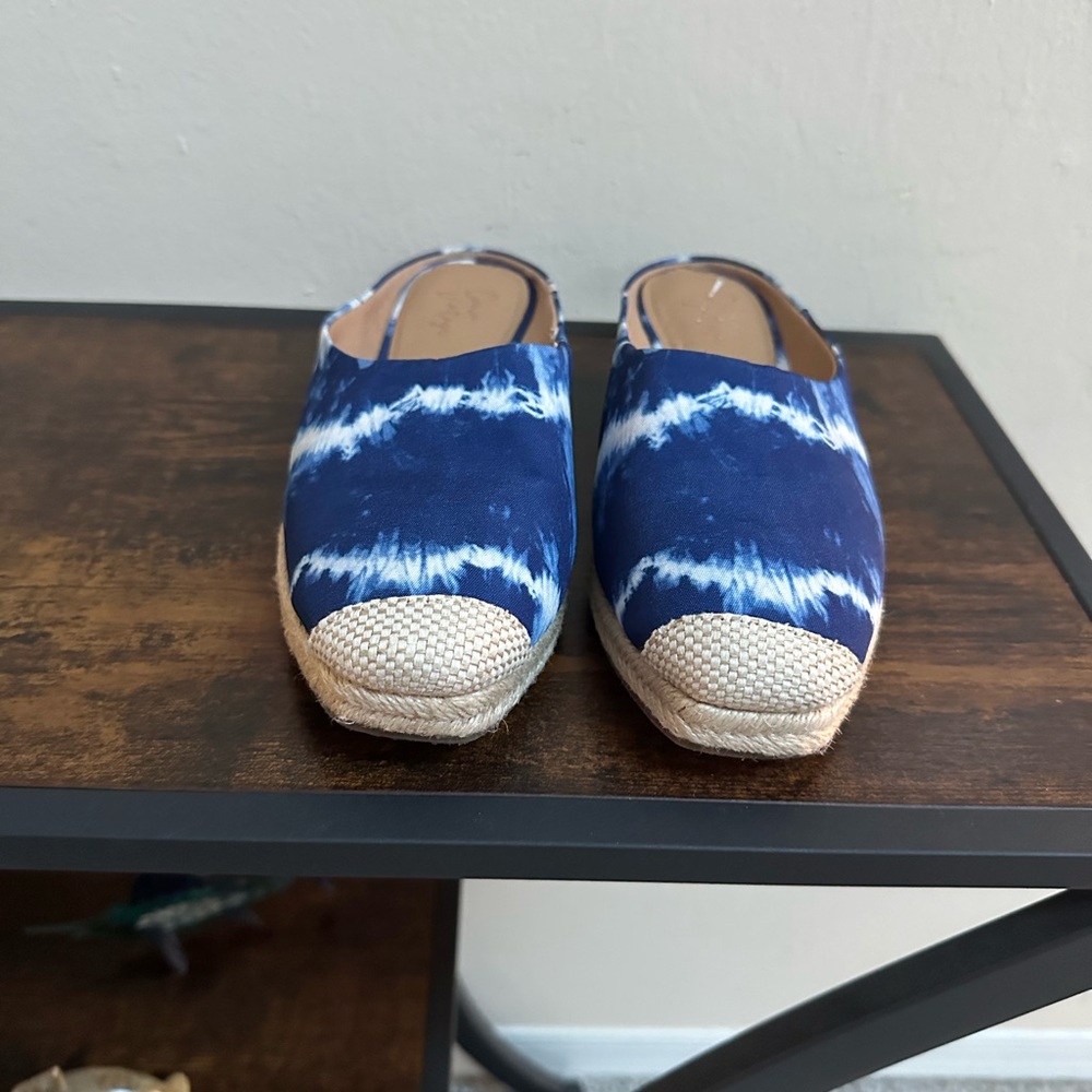 Crown Vintage Tan and Blue Espadrille Mules